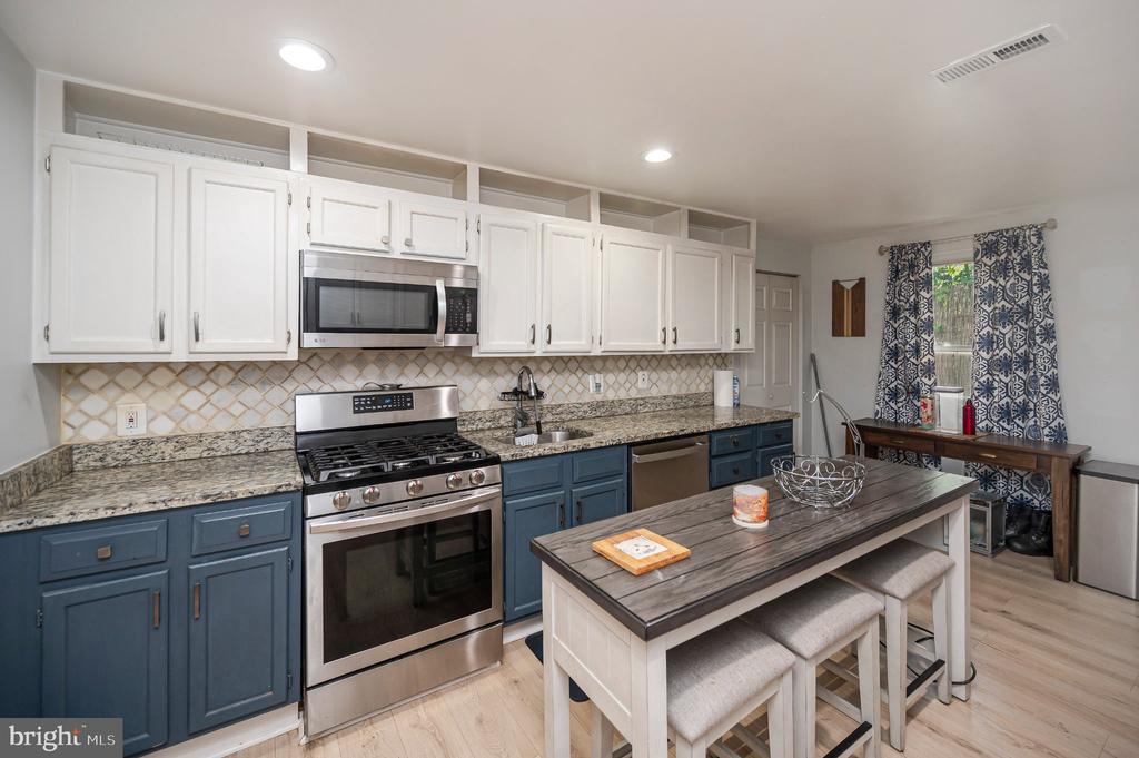 3932 OAKDALE CIRCLE