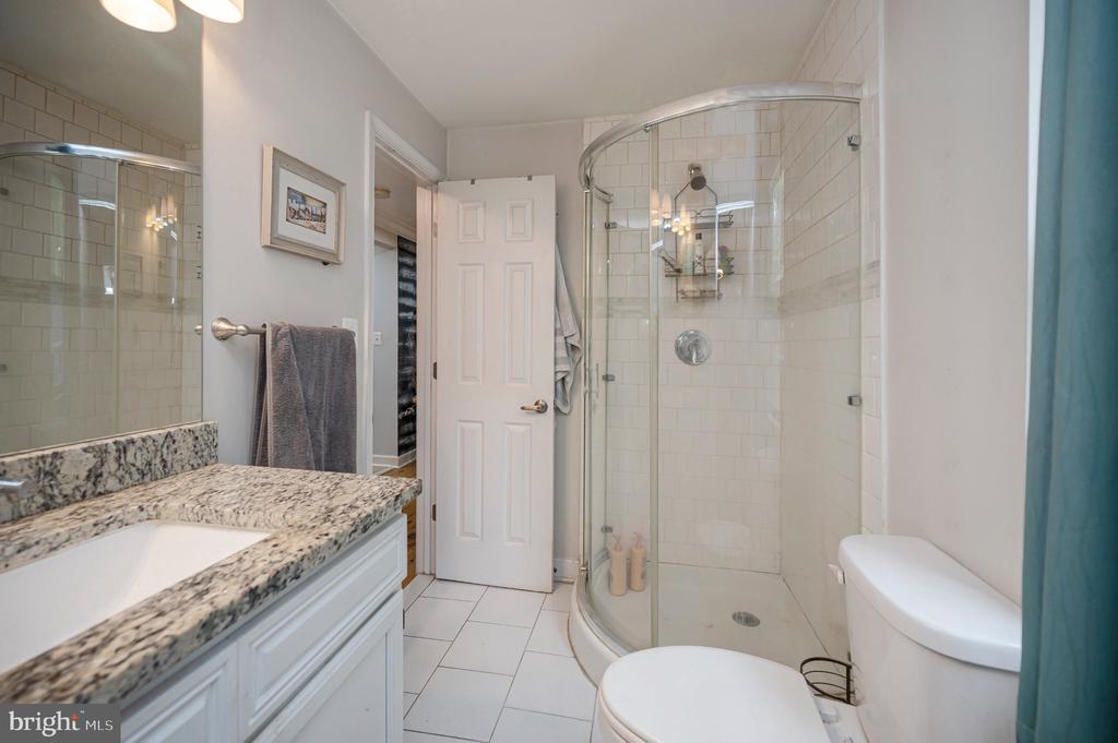 3932 OAKDALE CIRCLE