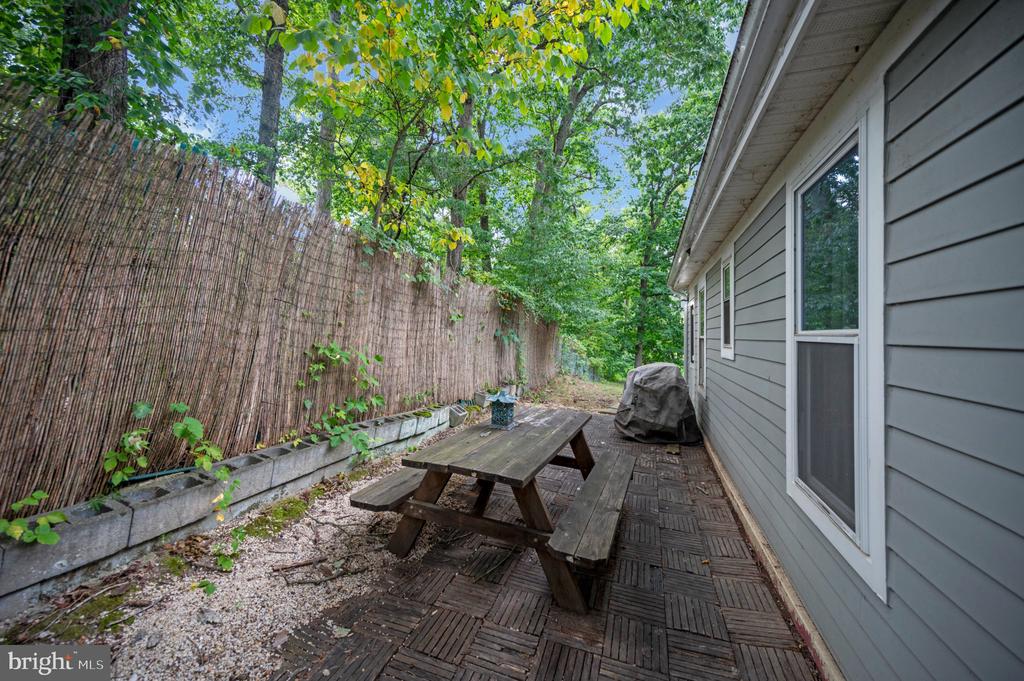 3932 OAKDALE CIRCLE
