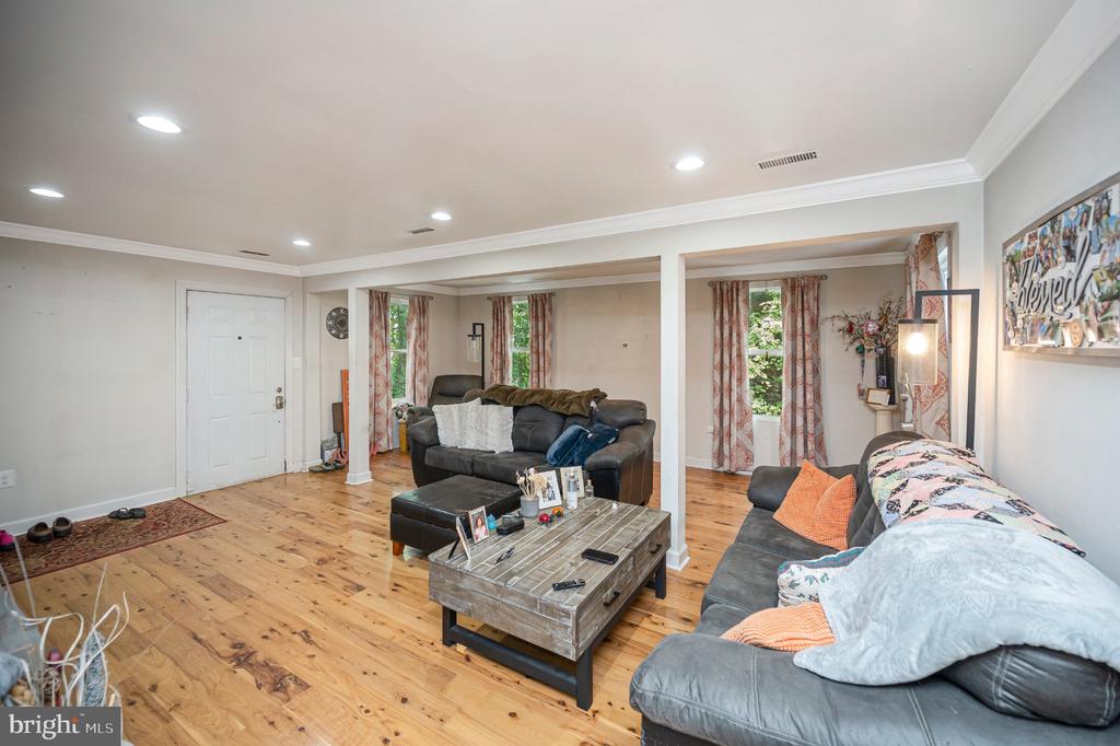 3932 OAKDALE CIRCLE