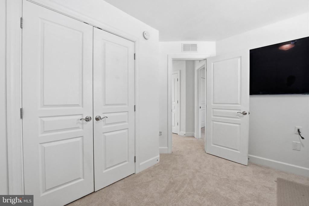 1711 GRANVILLE COURT