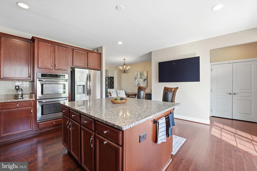 1711 GRANVILLE COURT