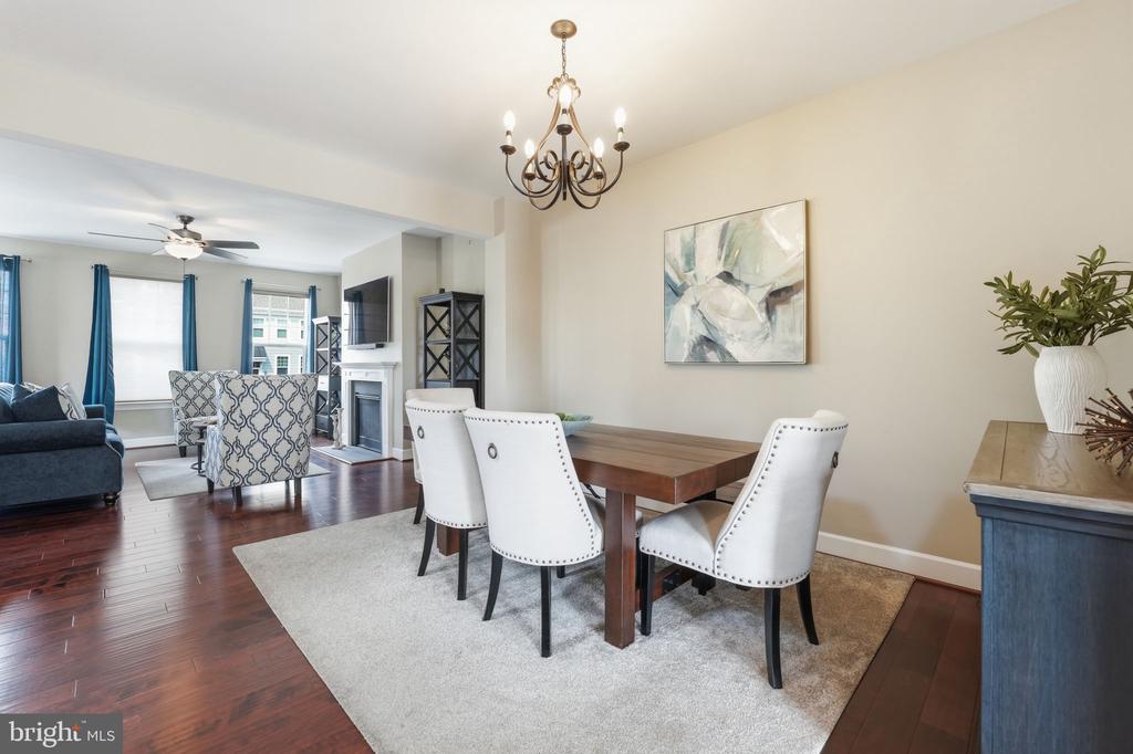 1711 GRANVILLE COURT
