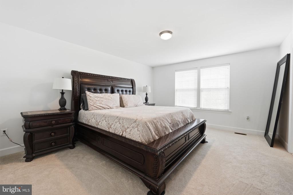 1711 GRANVILLE COURT