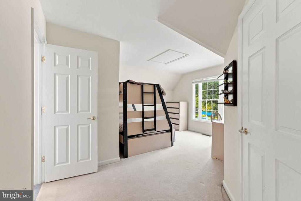 9438 PETTERSON LANE