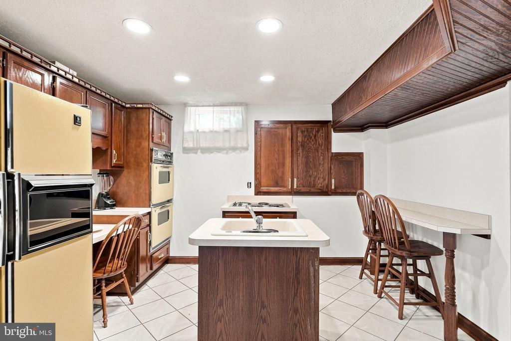 9438 PETTERSON LANE