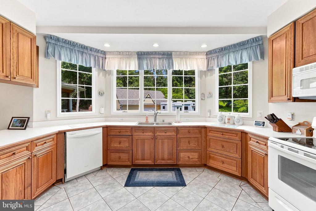 9438 PETTERSON LANE