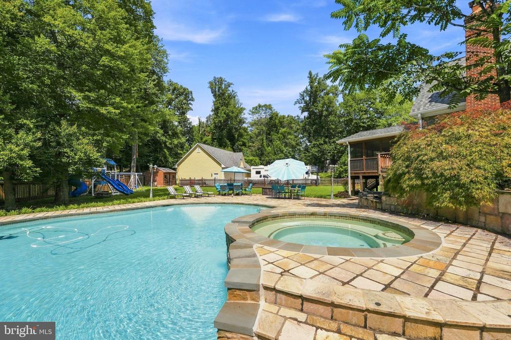 9438 PETTERSON LANE
