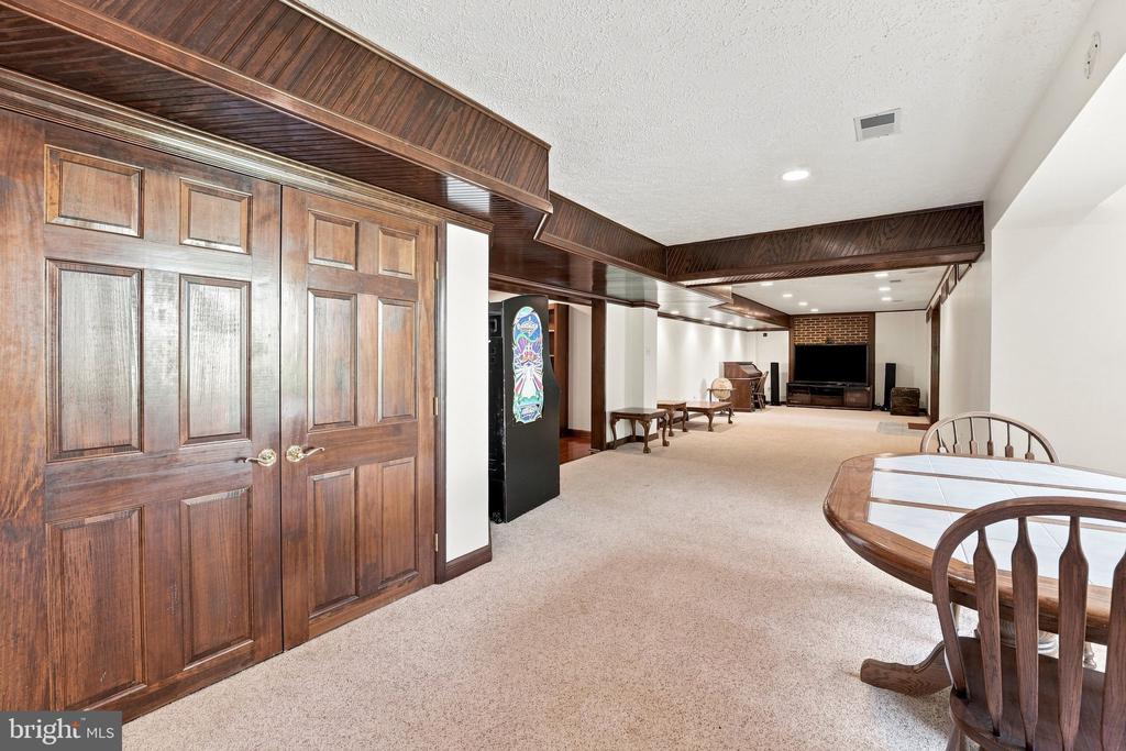 9438 PETTERSON LANE