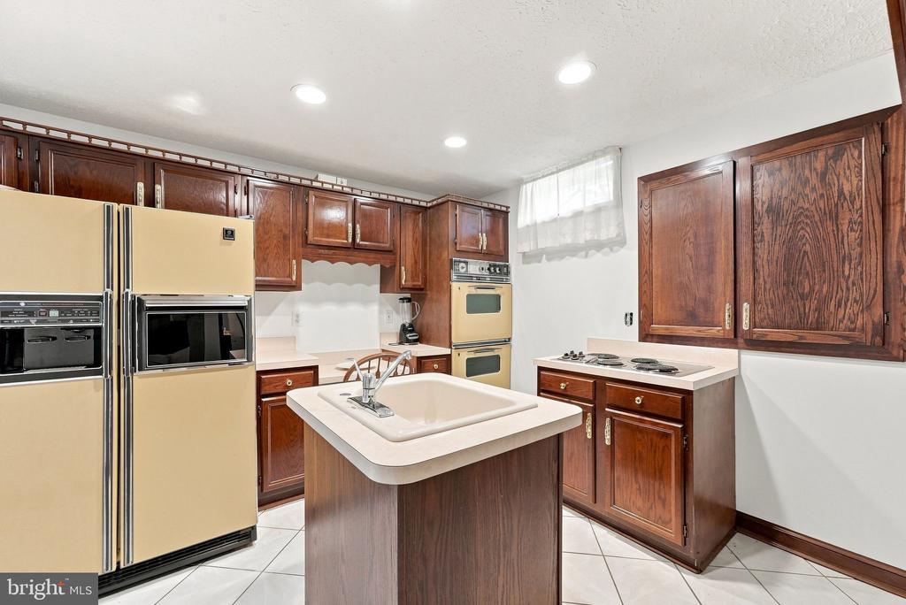 9438 PETTERSON LANE