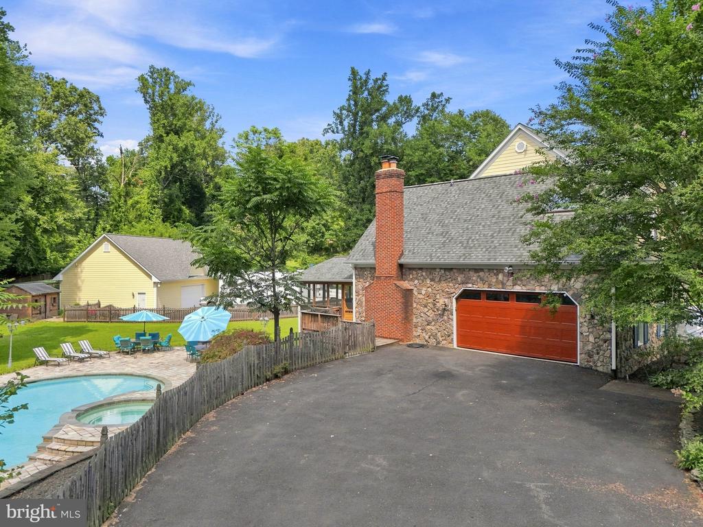 9438 PETTERSON LANE