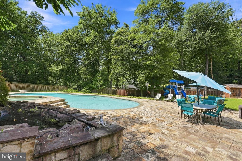9438 PETTERSON LANE