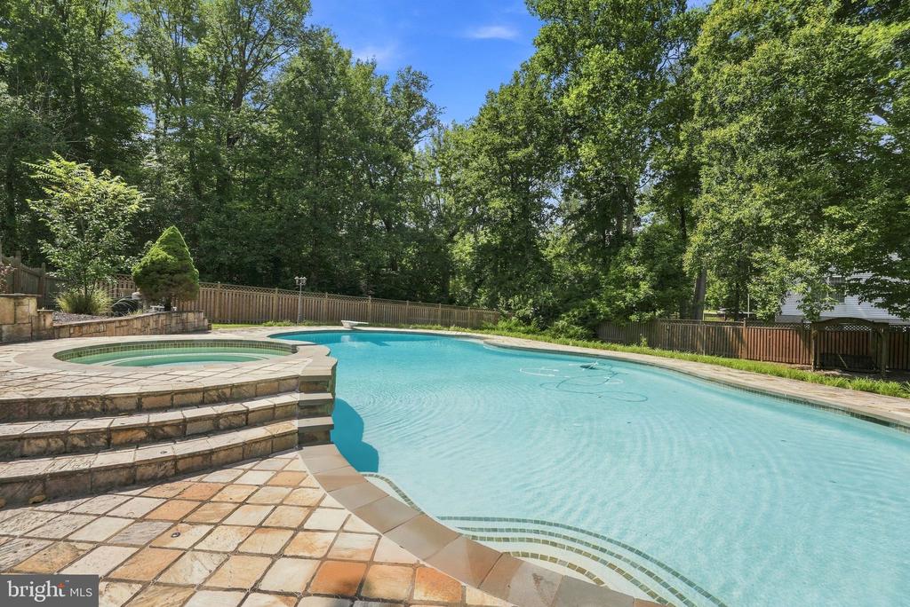 9438 PETTERSON LANE