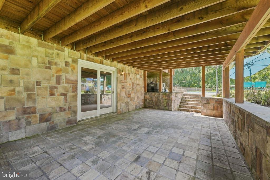 9438 PETTERSON LANE