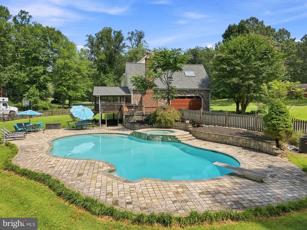 9438 PETTERSON LANE