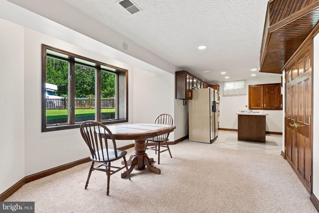 9438 PETTERSON LANE