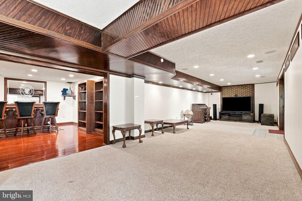 9438 PETTERSON LANE