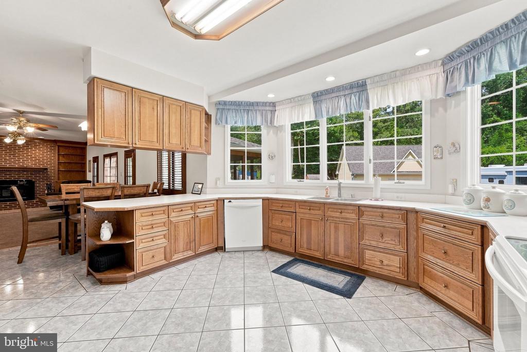 9438 PETTERSON LANE