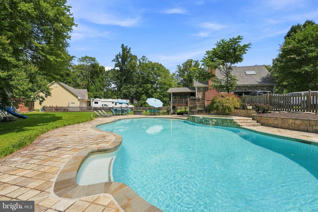 9438 PETTERSON LANE