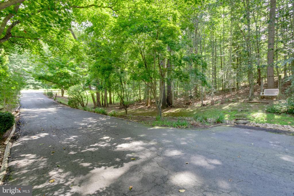 11154 STONEBROOK DRIVE