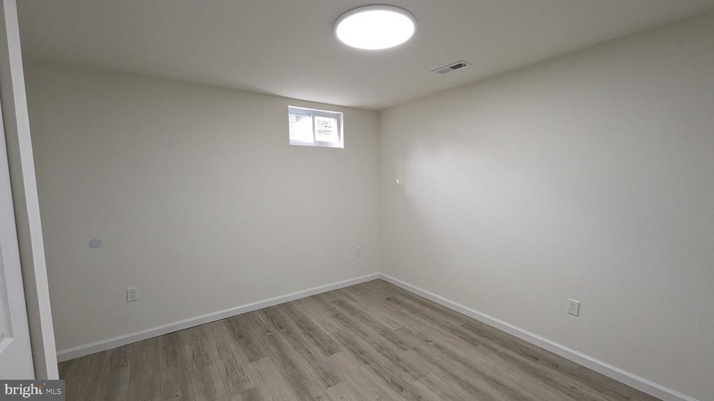 3015 BROMLEY COURT