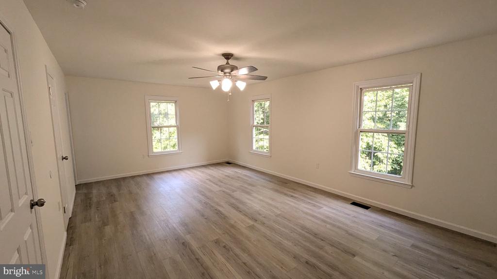 3015 BROMLEY COURT