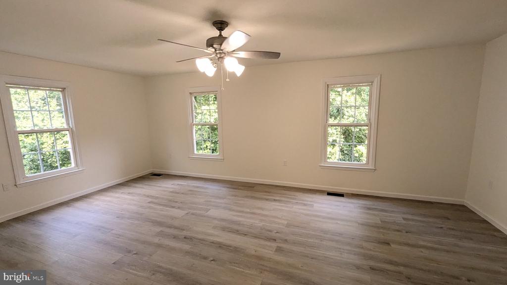 3015 BROMLEY COURT