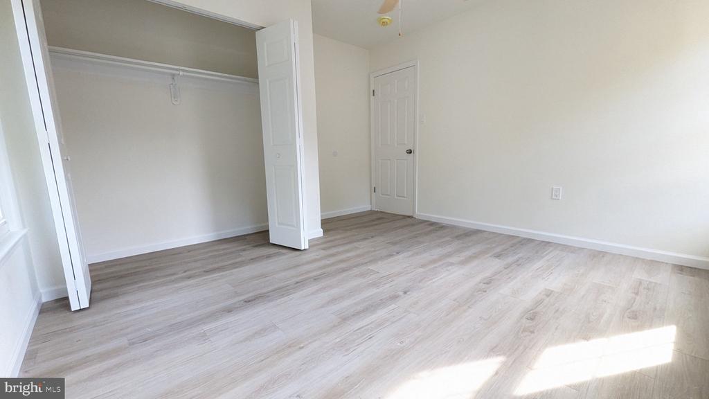 3015 BROMLEY COURT