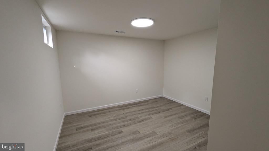 3015 BROMLEY COURT