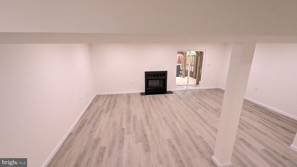 3015 BROMLEY COURT