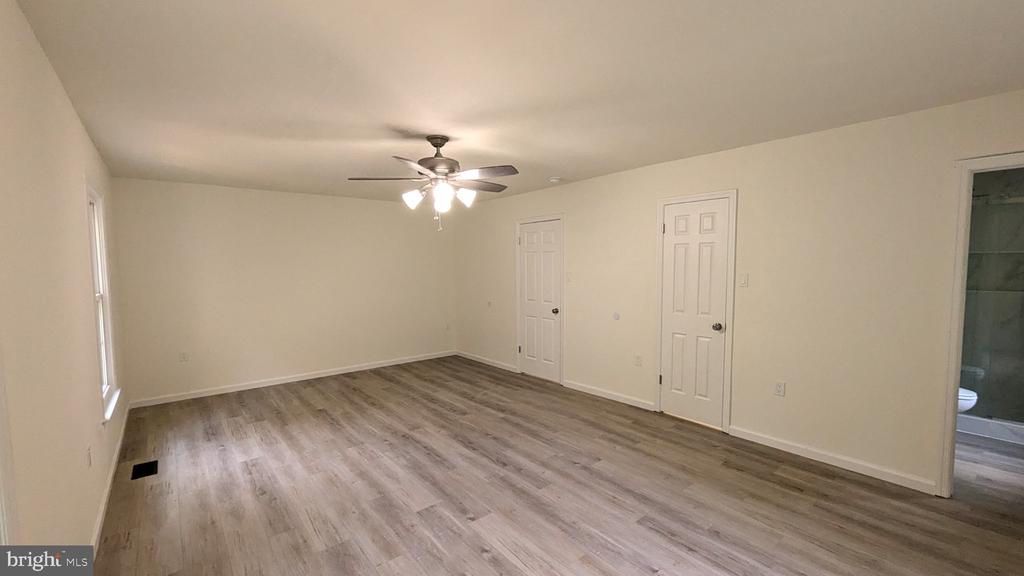 3015 BROMLEY COURT