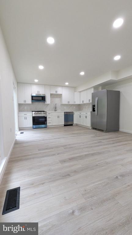 3015 BROMLEY COURT
