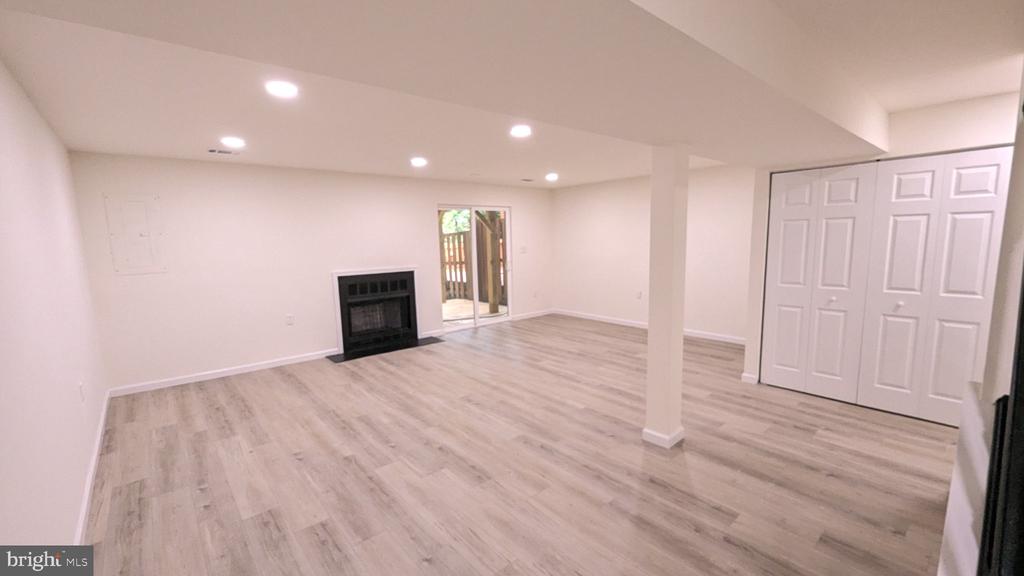 3015 BROMLEY COURT