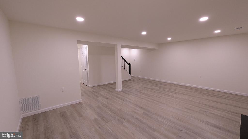 3015 BROMLEY COURT