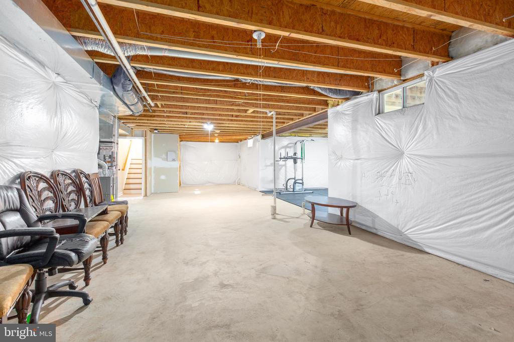 5317 GUNSTON HALL DRIVE