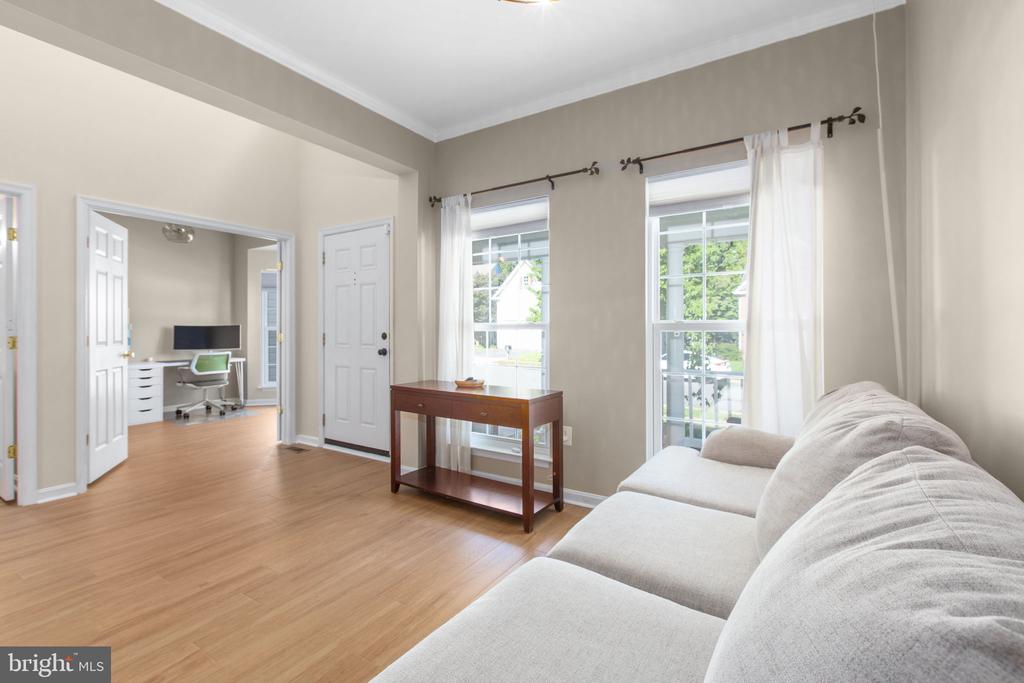 5317 GUNSTON HALL DRIVE