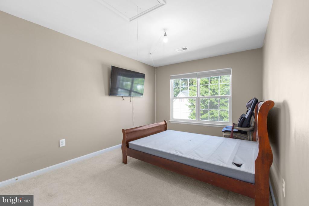5317 GUNSTON HALL DRIVE