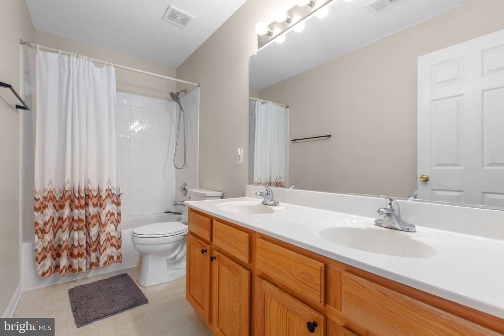 5317 GUNSTON HALL DRIVE