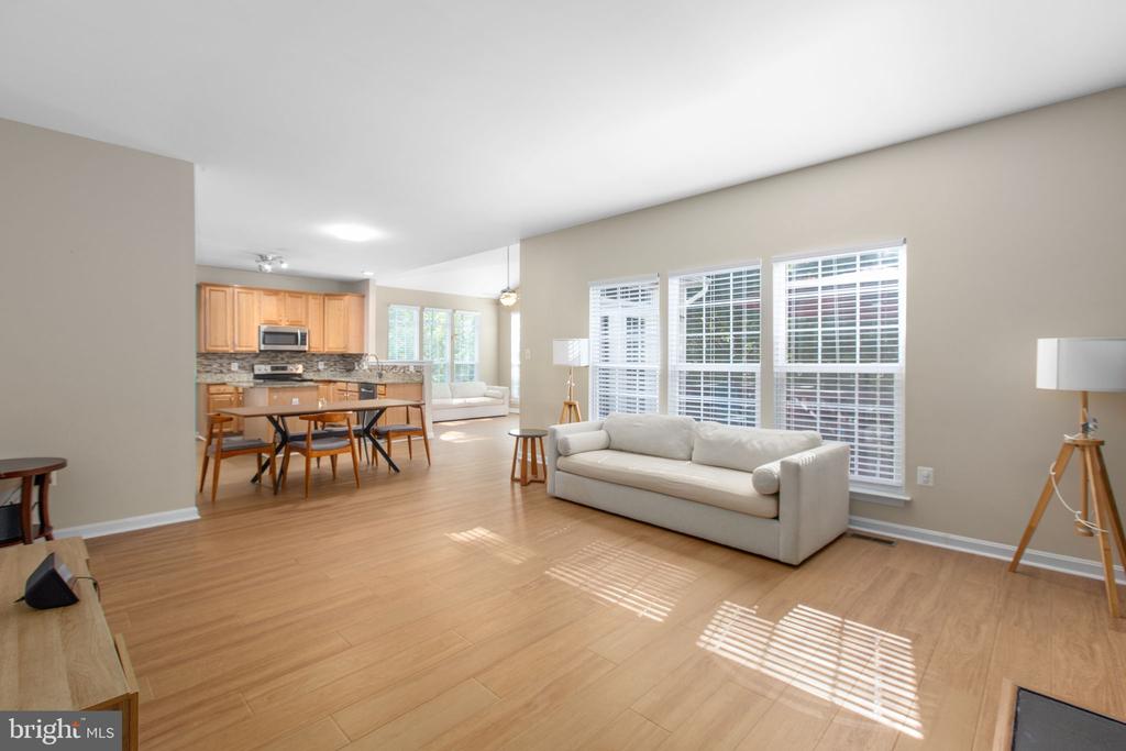 5317 GUNSTON HALL DRIVE