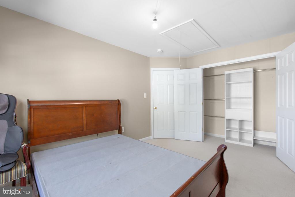 5317 GUNSTON HALL DRIVE