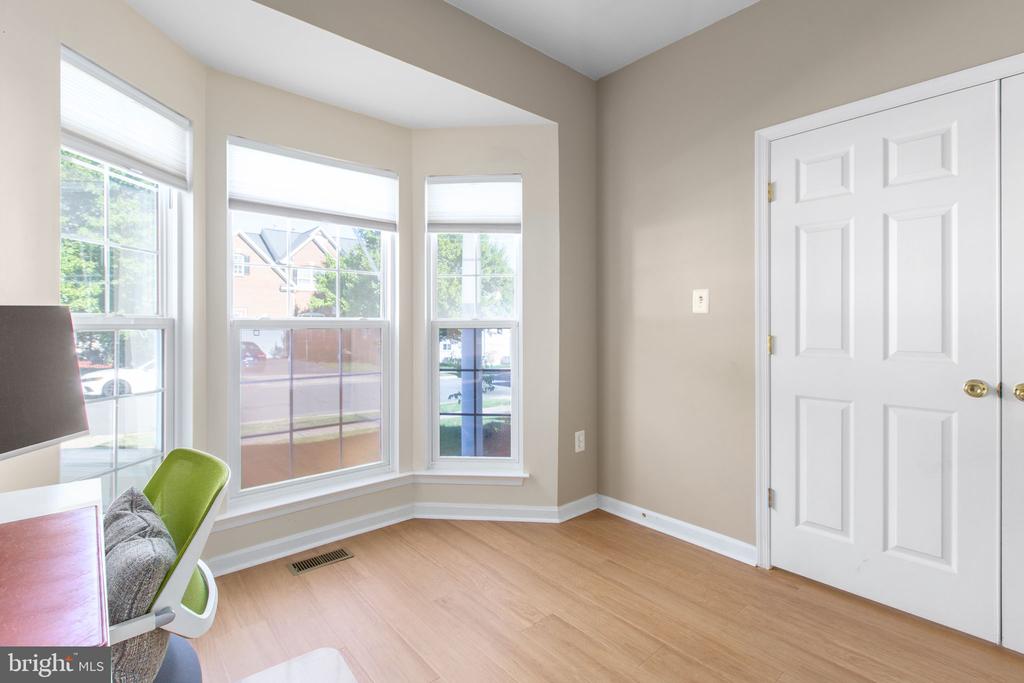 5317 GUNSTON HALL DRIVE