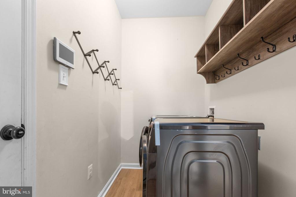 5317 GUNSTON HALL DRIVE