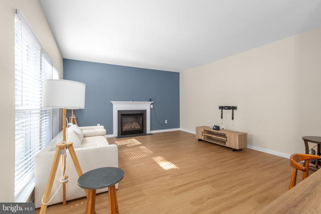 5317 GUNSTON HALL DRIVE