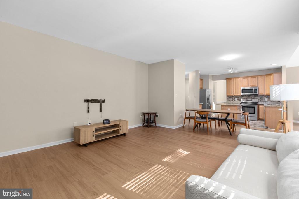 5317 GUNSTON HALL DRIVE