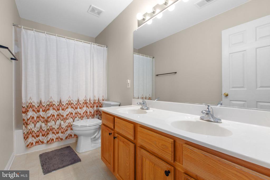 5317 GUNSTON HALL DRIVE