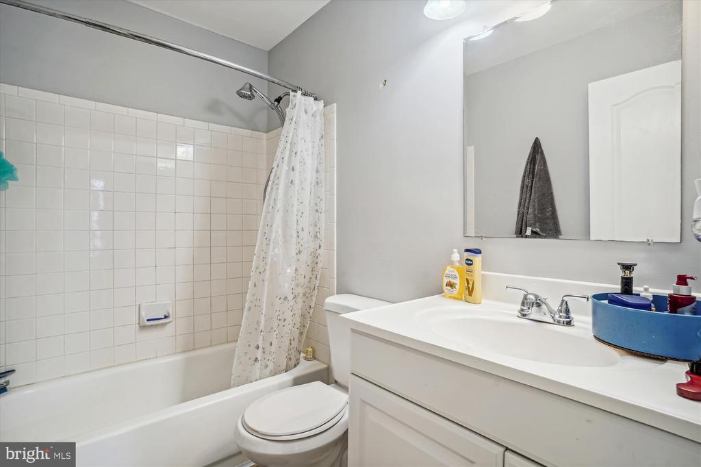 2816 BRIER POND CIRCLE