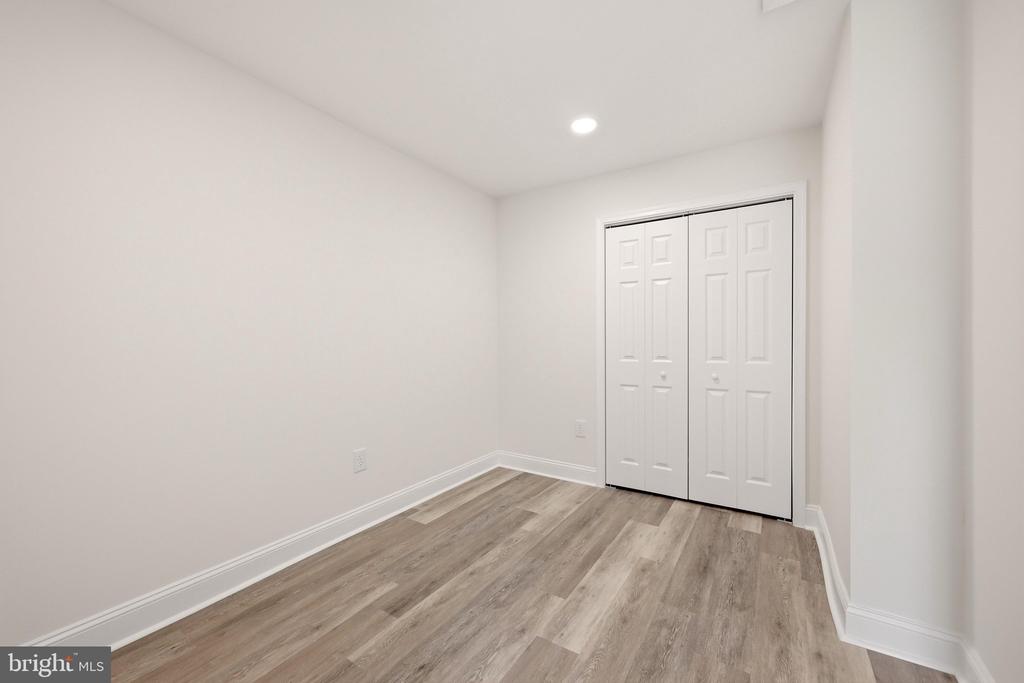 15045 HOLLEYSIDE DRIVE