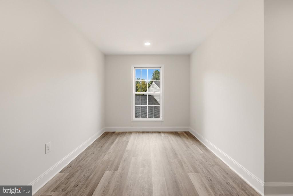 15045 HOLLEYSIDE DRIVE
