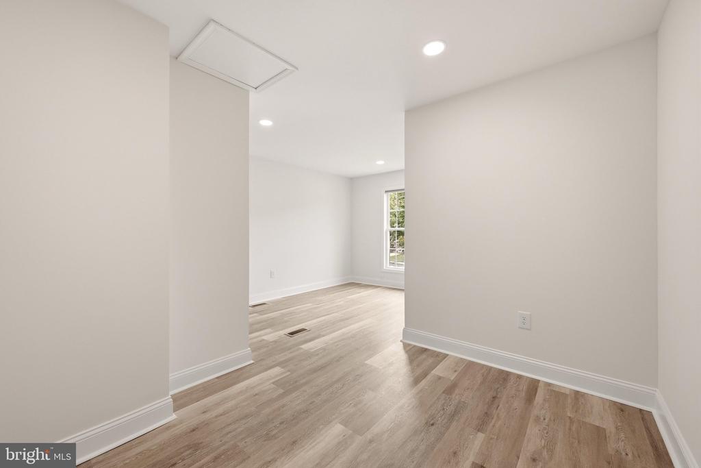 15045 HOLLEYSIDE DRIVE