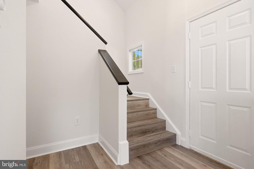 15045 HOLLEYSIDE DRIVE